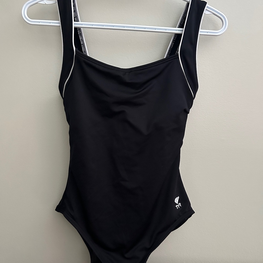 TYR women’s black swimsuit size 8 - Picture 1 of 4